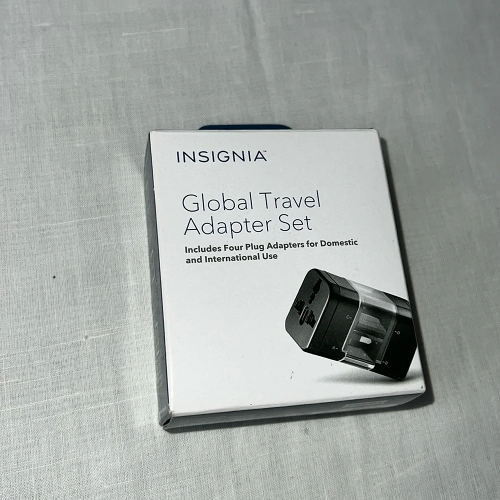 NWT Insignia Global Travel Adapter Set